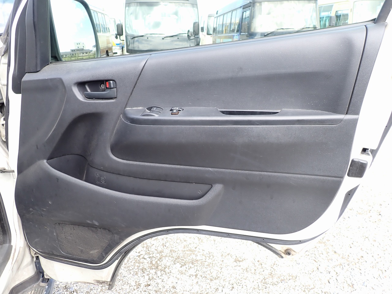 TOYOTA Hiace Commuter