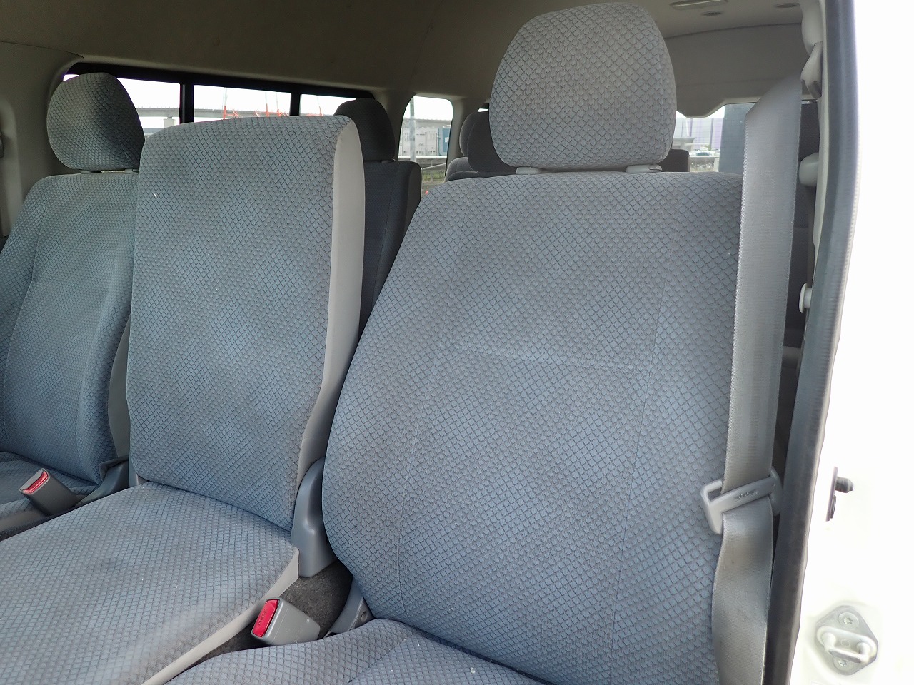 TOYOTA Hiace Commuter