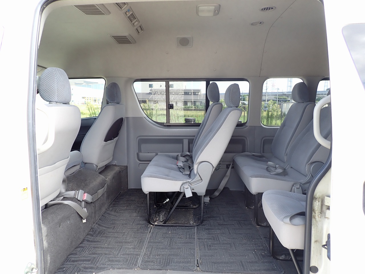 TOYOTA Hiace Commuter
