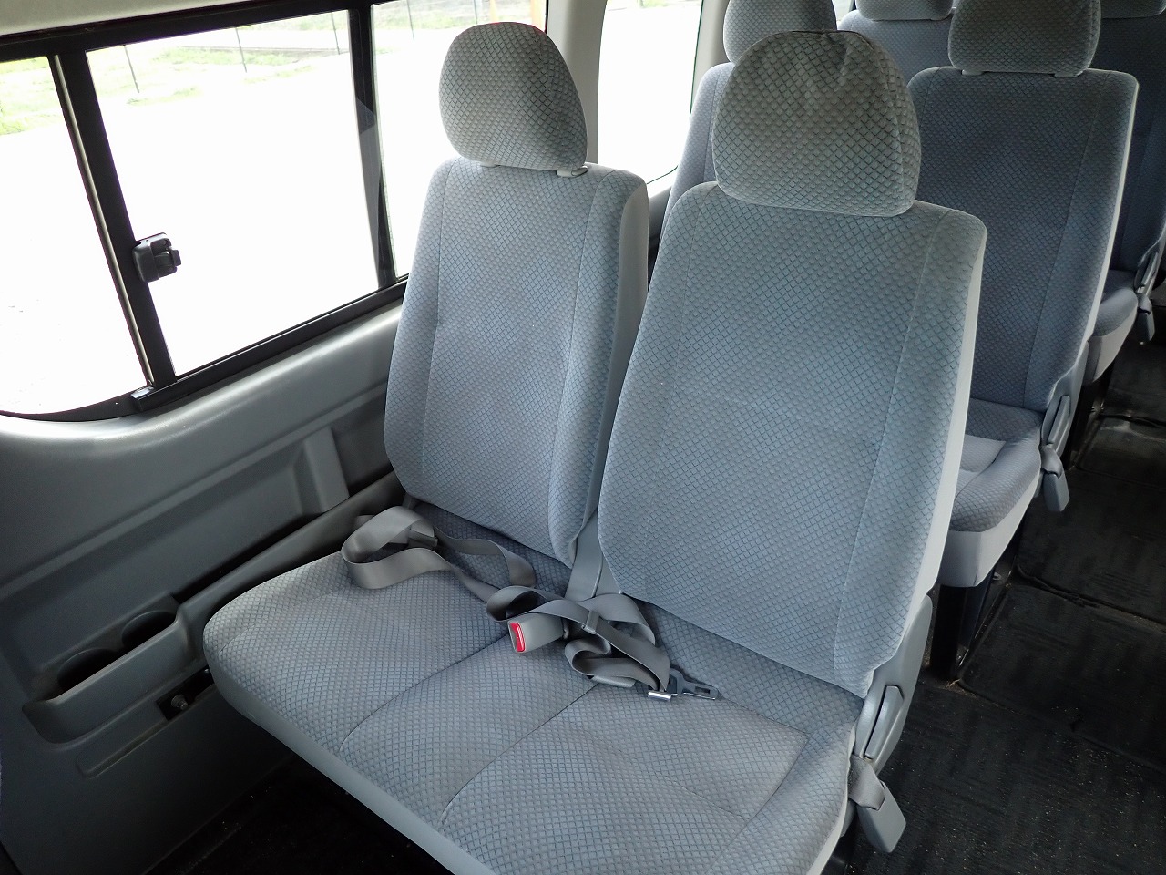 TOYOTA Hiace Commuter