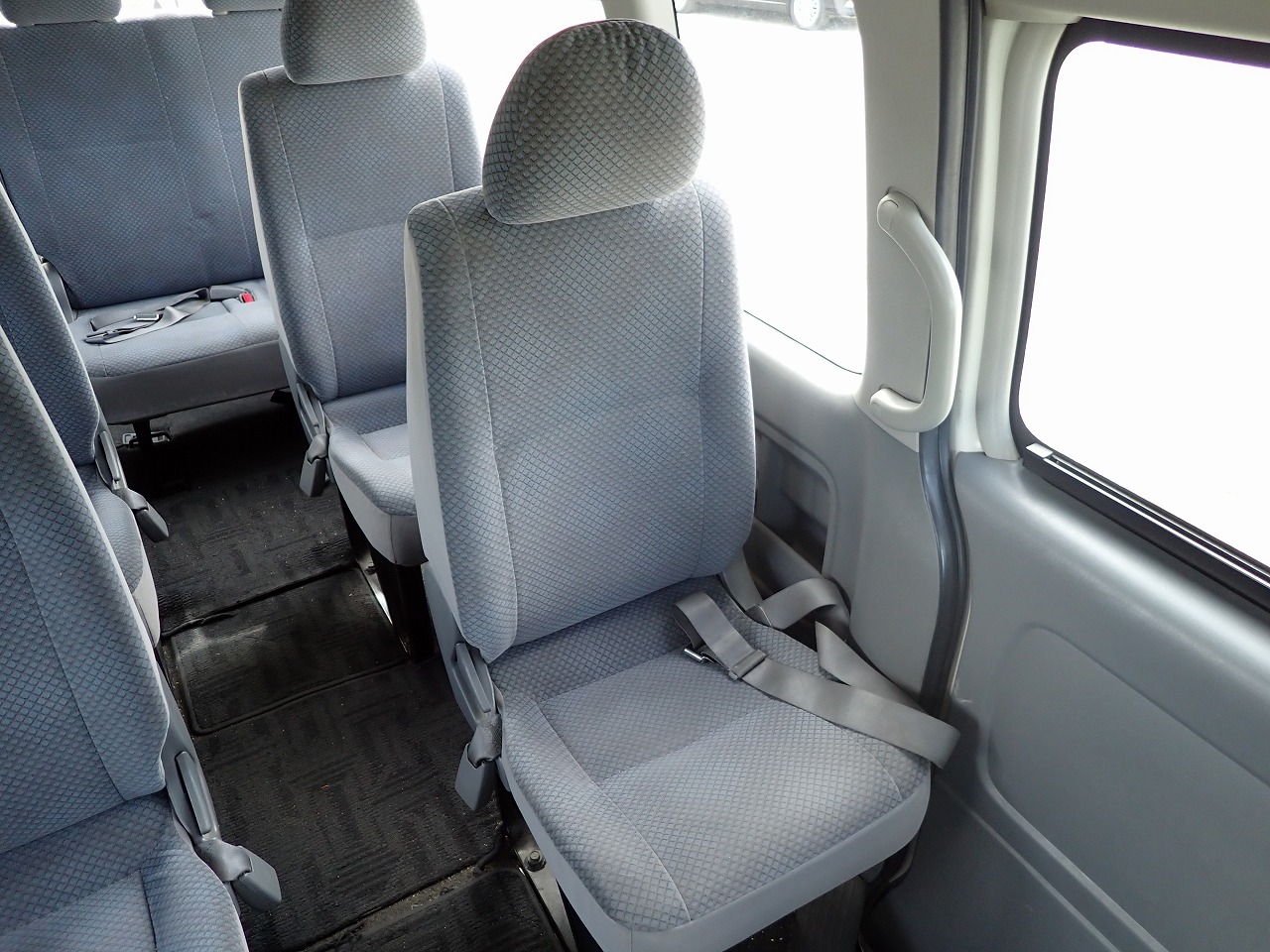 TOYOTA Hiace Commuter