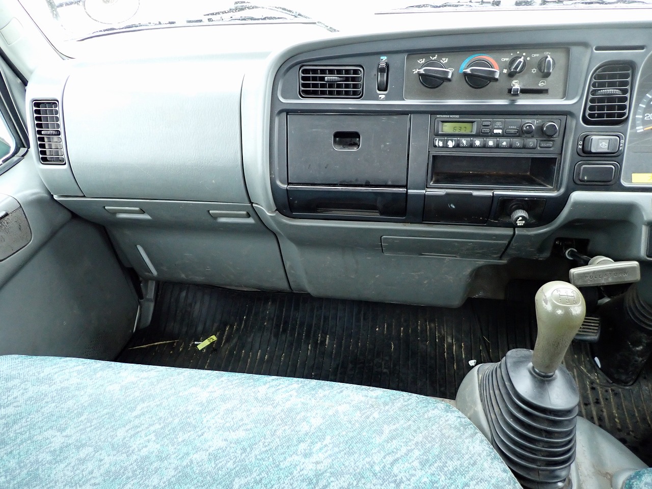 MITSUBISHI Canter