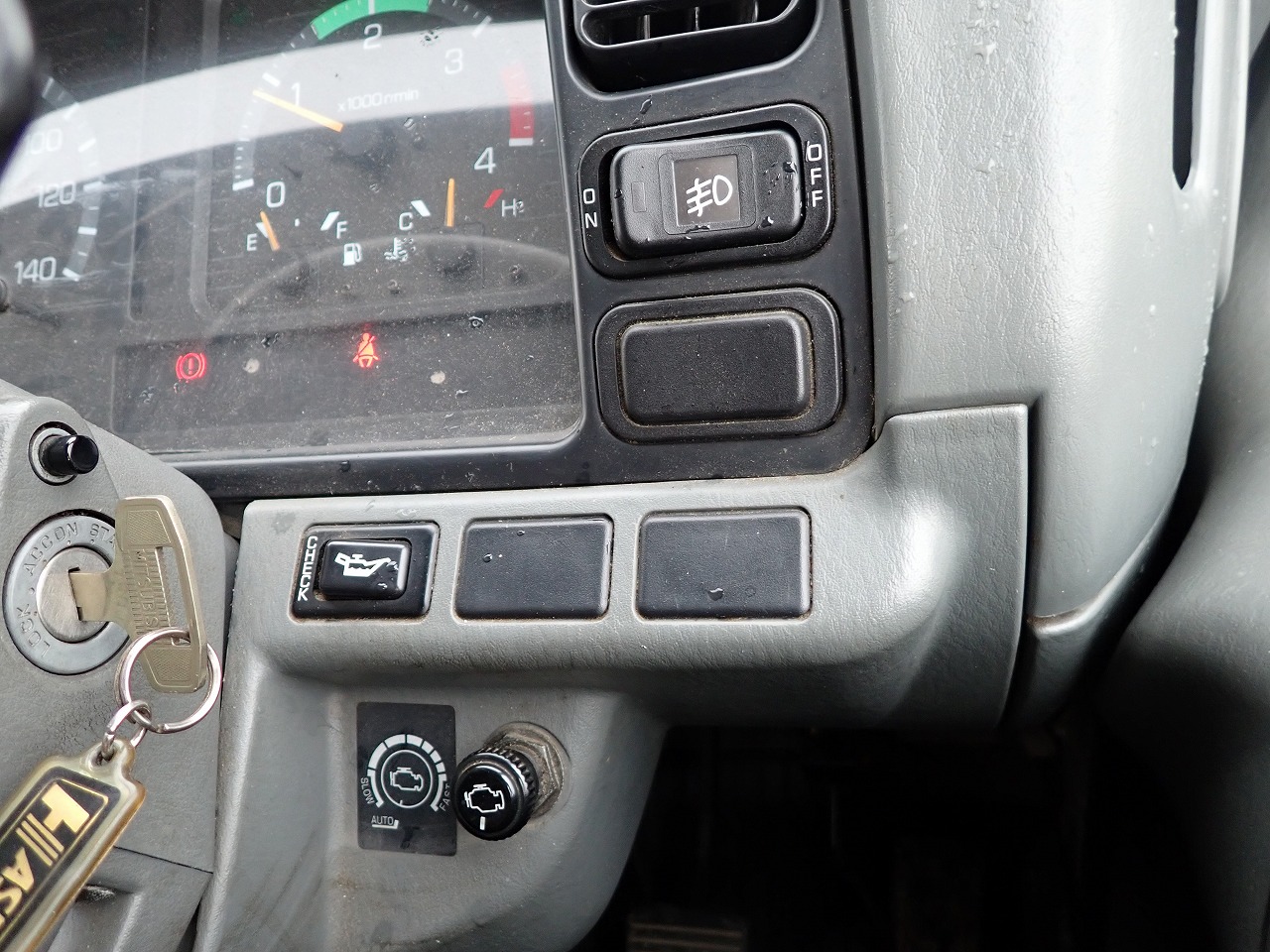 MITSUBISHI Canter