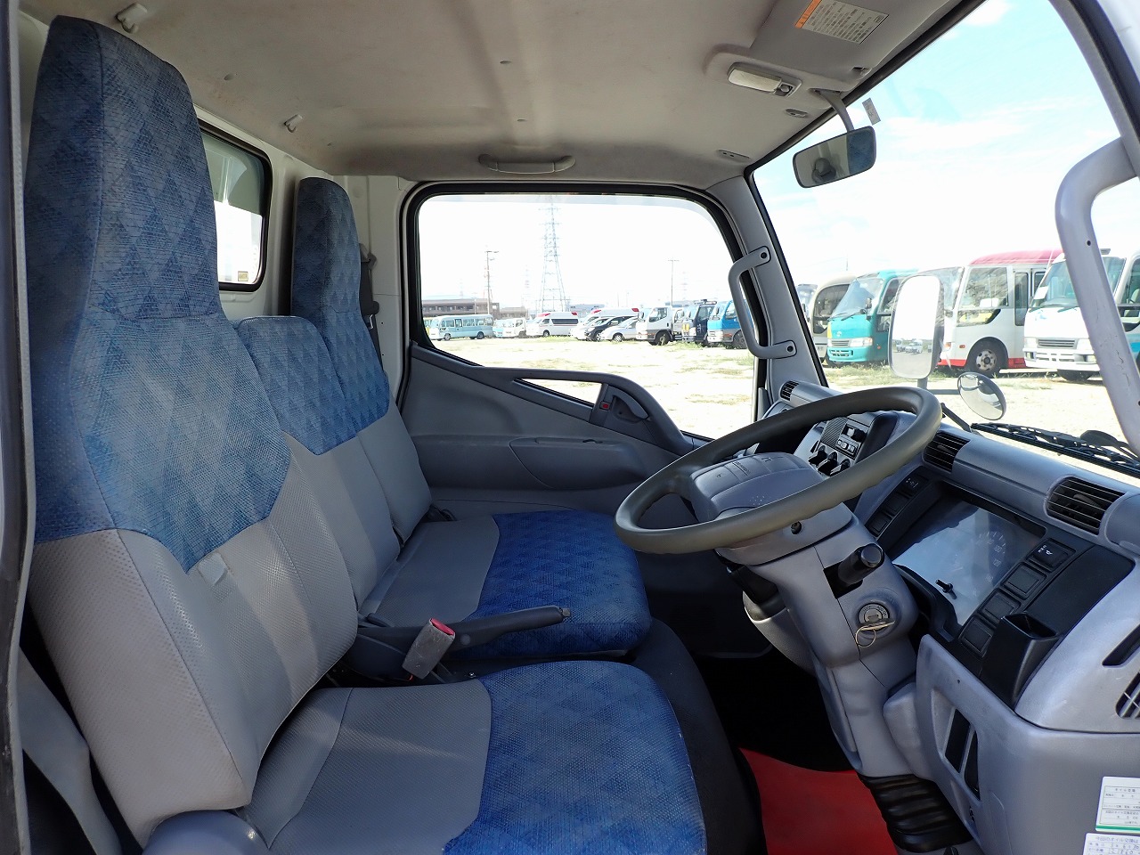 MITSUBISHI Canter