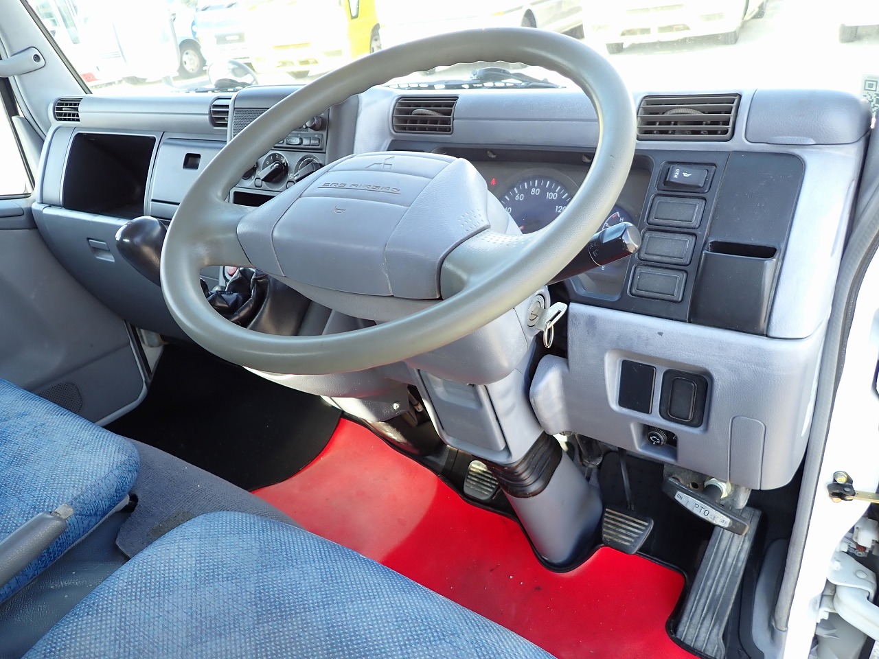 MITSUBISHI Canter