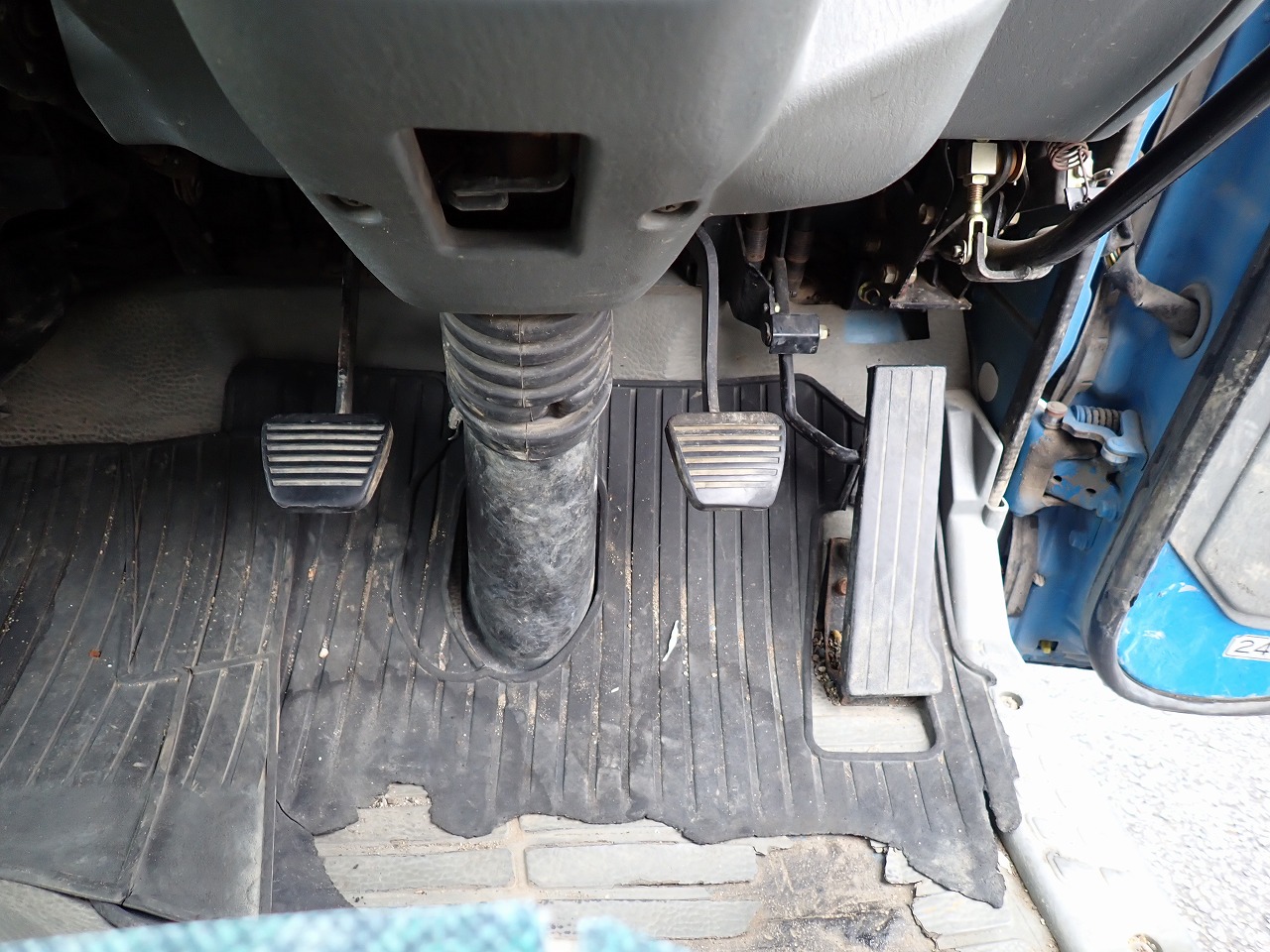 MITSUBISHI Canter