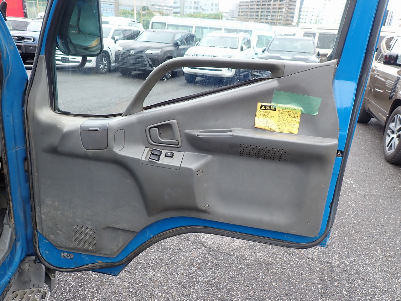 MITSUBISHI Canter