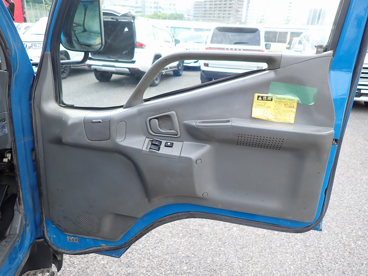 MITSUBISHI Canter