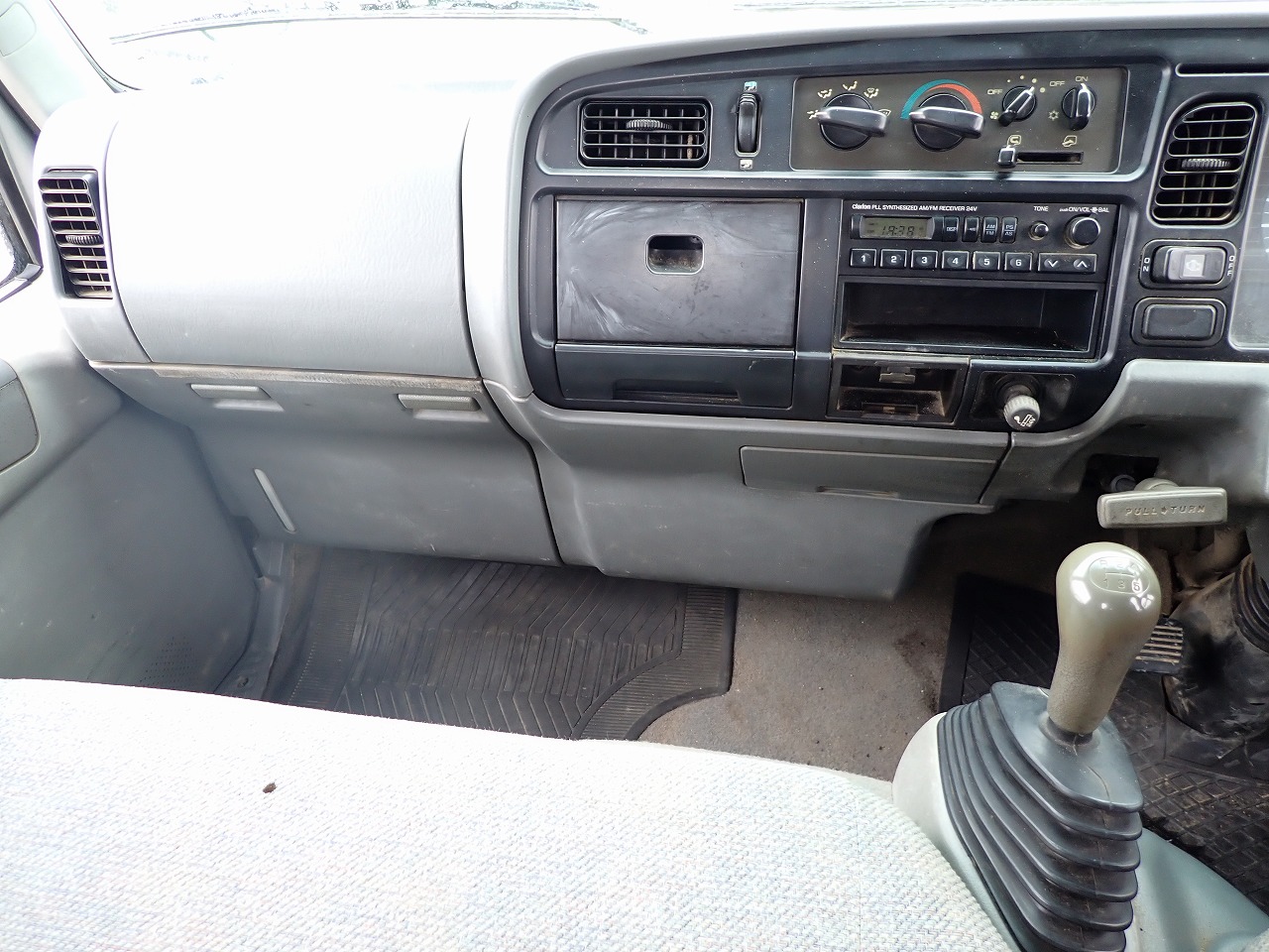 MITSUBISHI Canter