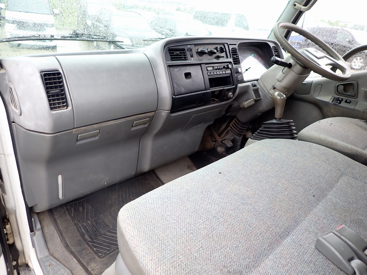 MITSUBISHI Canter