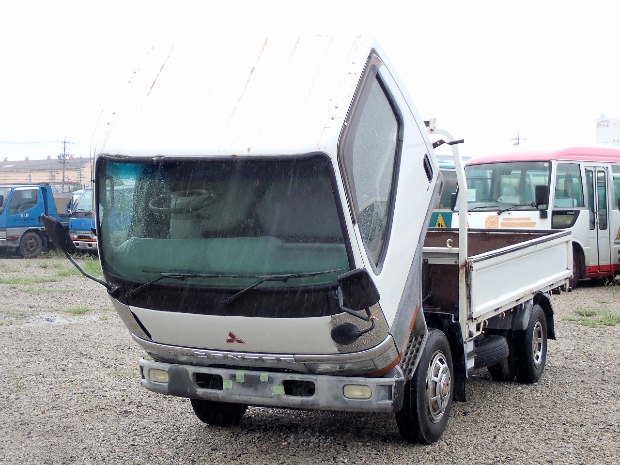 MITSUBISHI Canter