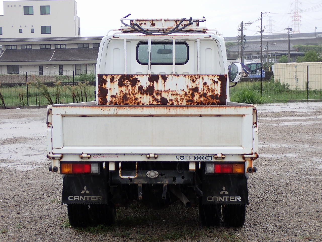 MITSUBISHI Canter