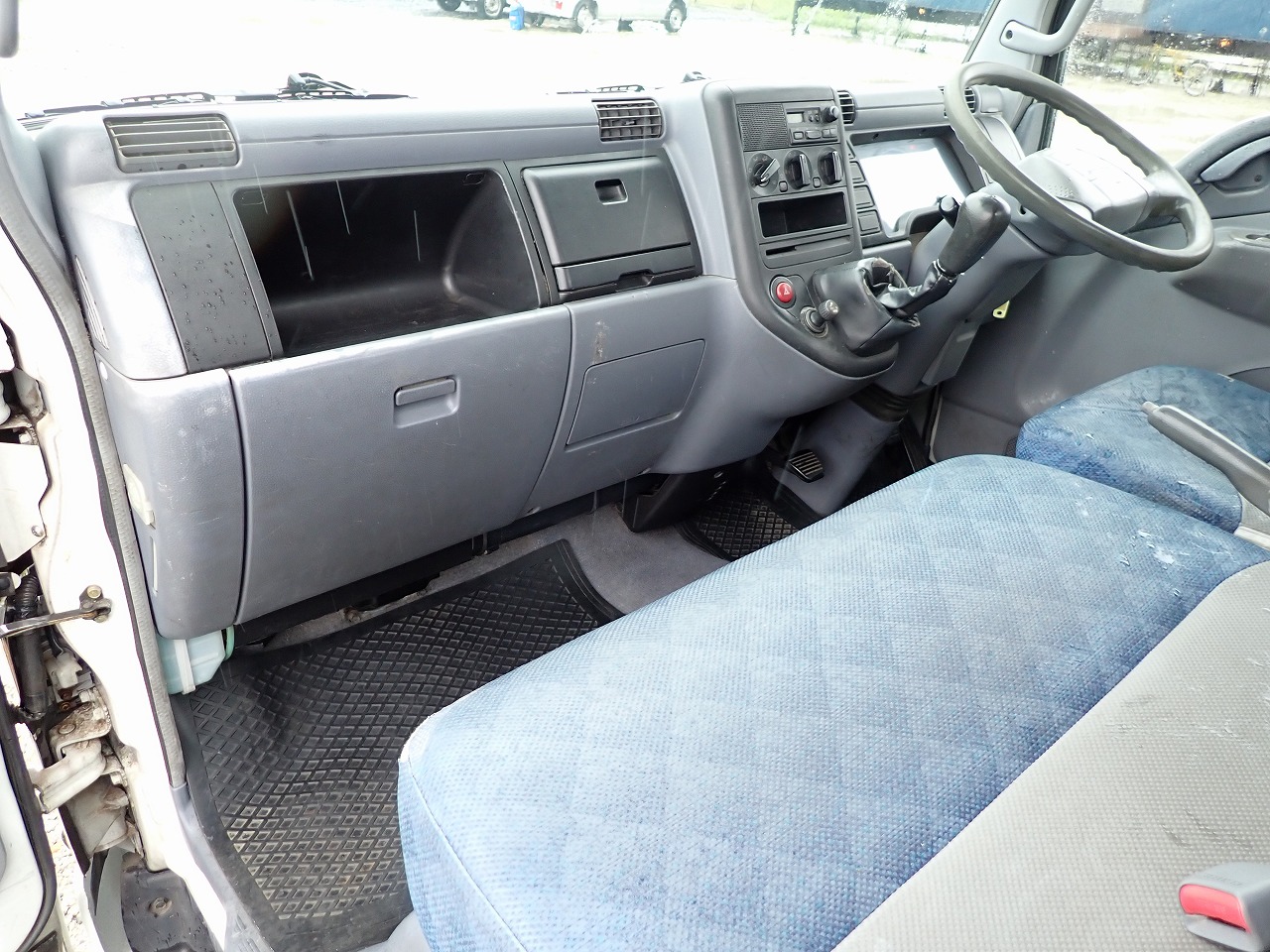 MITSUBISHI Canter