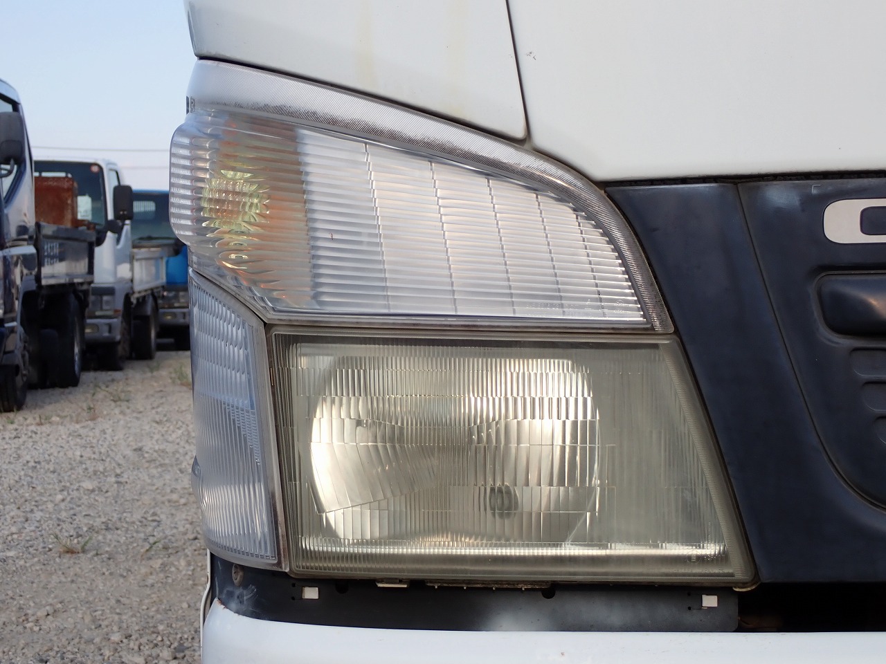 MITSUBISHI Canter