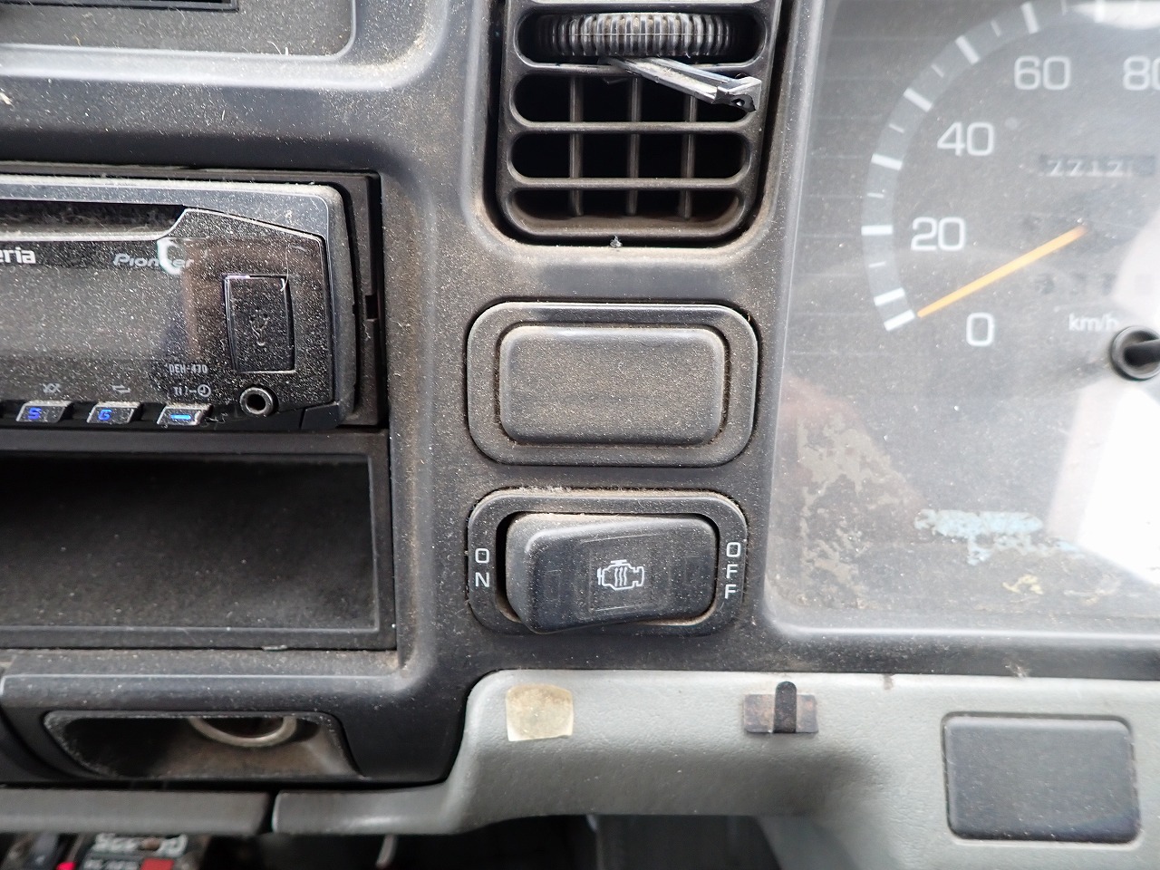 MITSUBISHI Canter