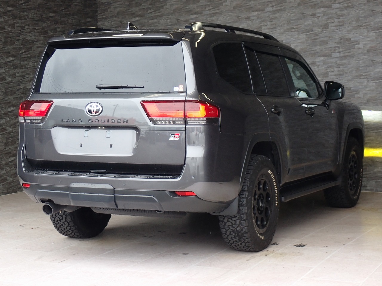 TOYOTA Land Cruiser
