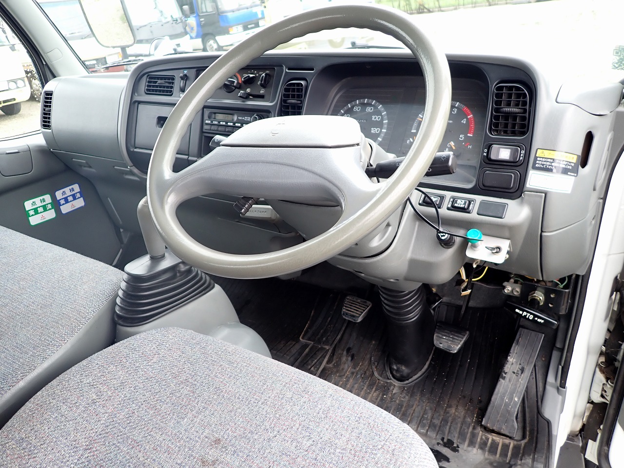 MITSUBISHI Canter
