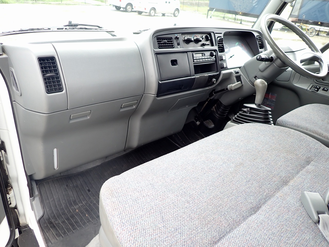 MITSUBISHI Canter