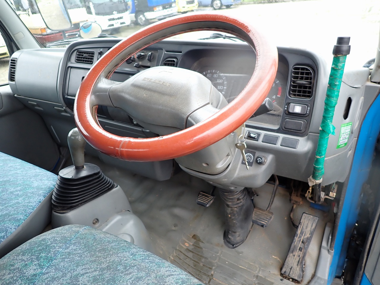 MITSUBISHI Canter