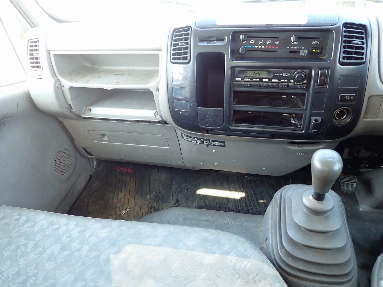 TOYOTA Dyna Truck