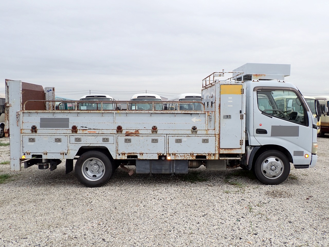 TOYOTA Dyna Truck