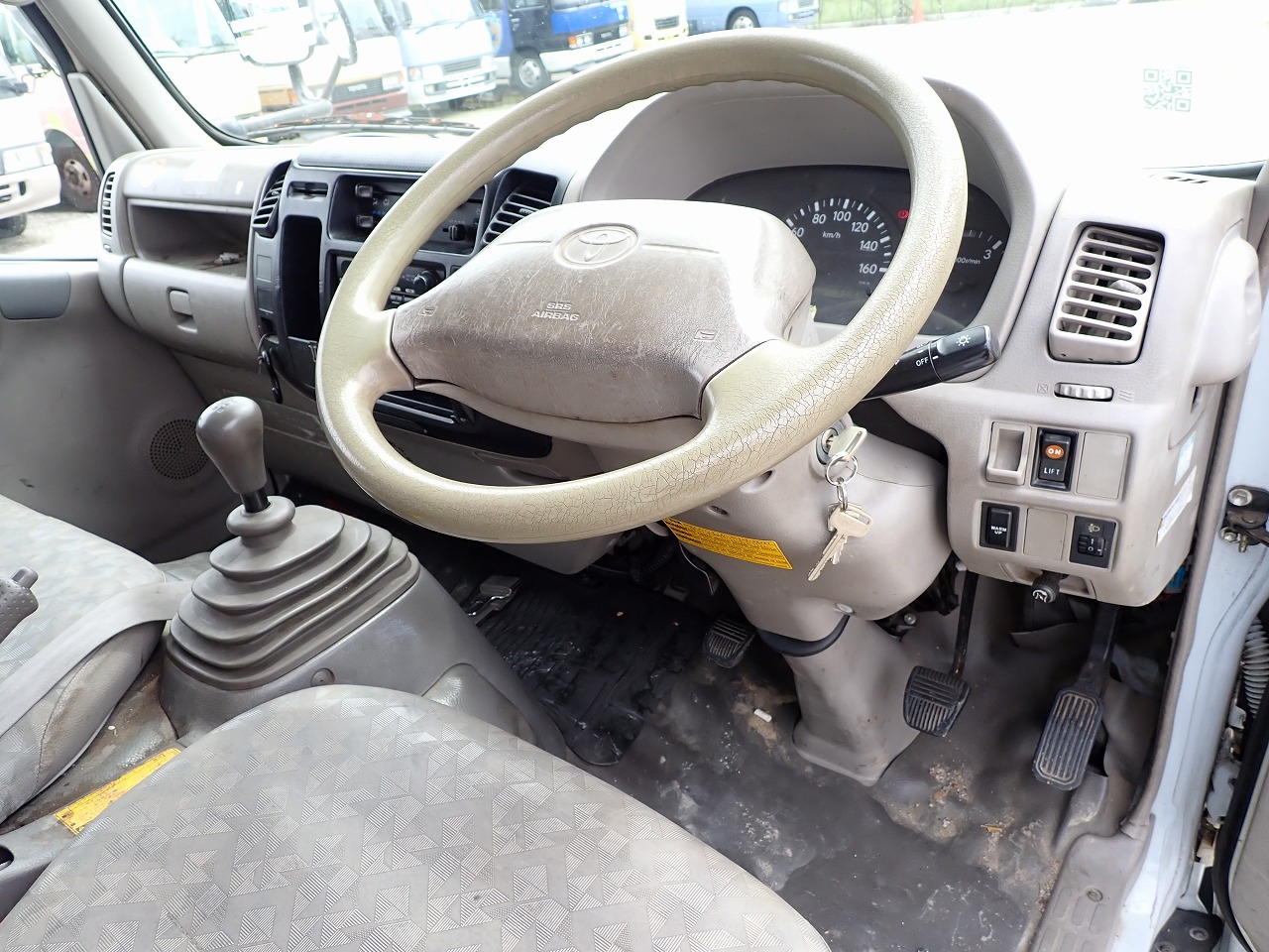 TOYOTA Dyna Truck