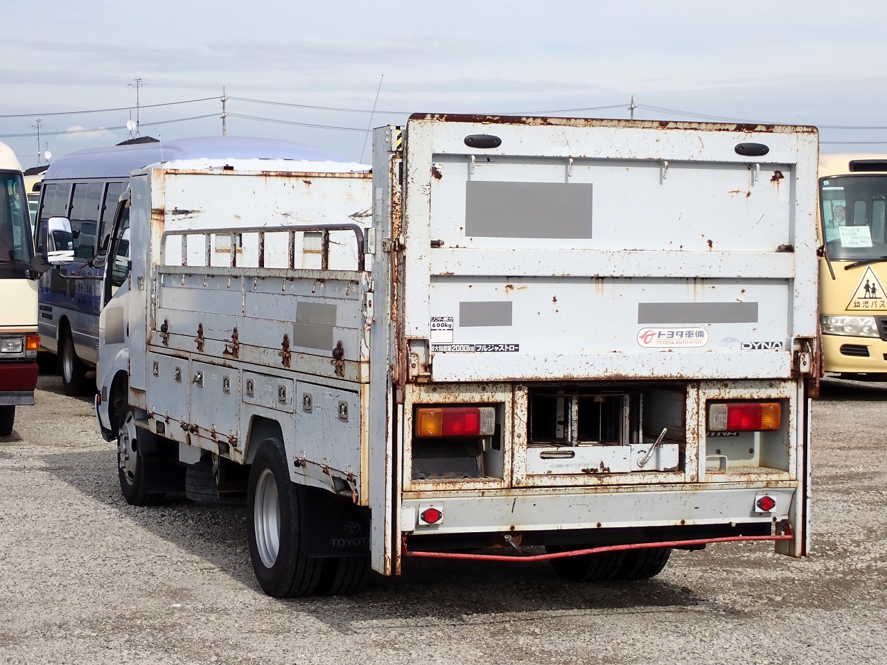 TOYOTA Dyna Truck