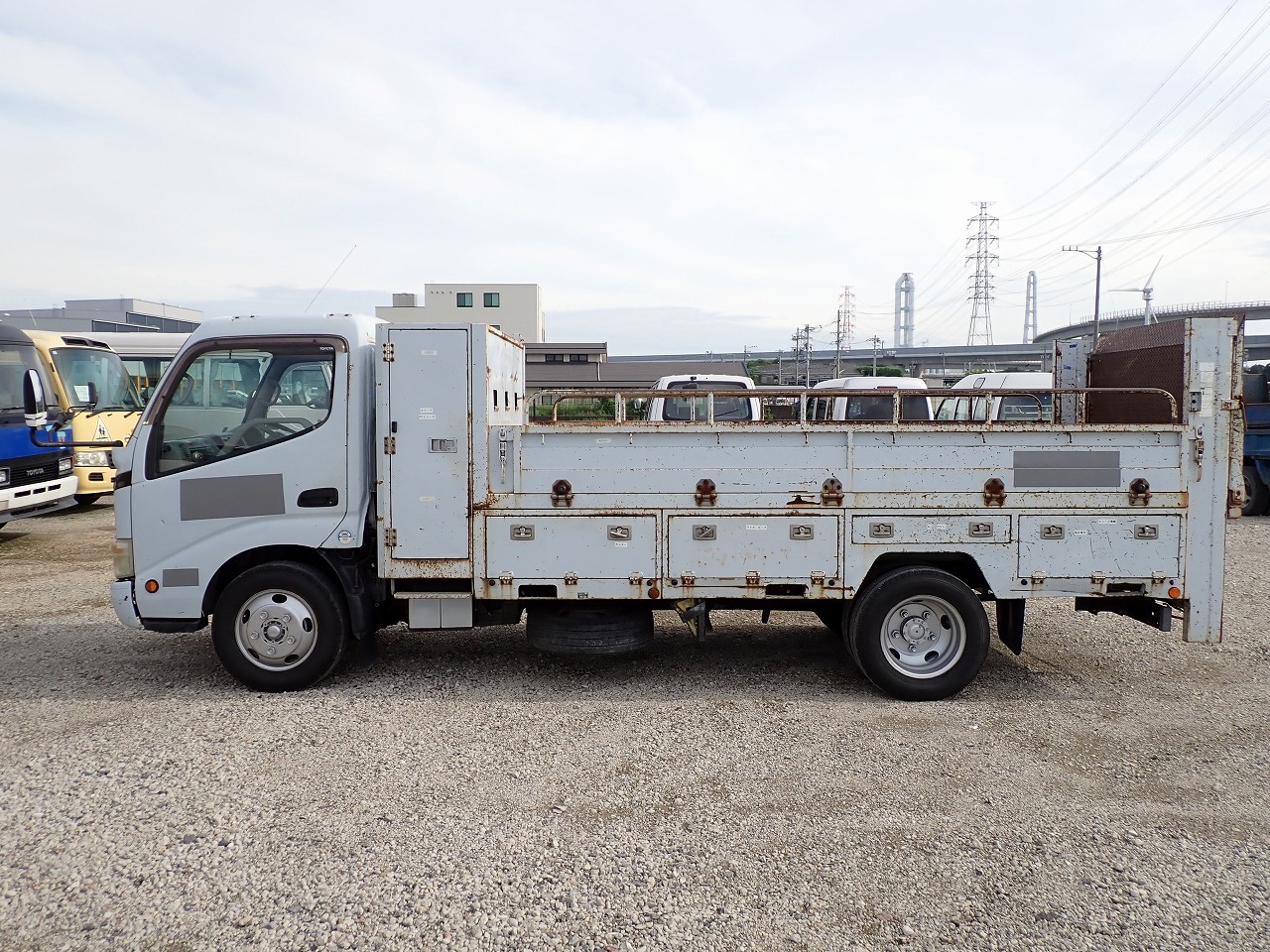 TOYOTA Dyna Truck