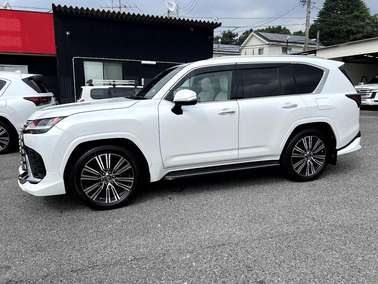 LEXUS LX 600