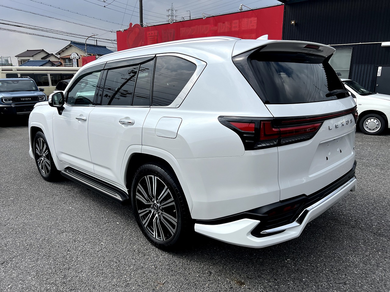 LEXUS LX 600
