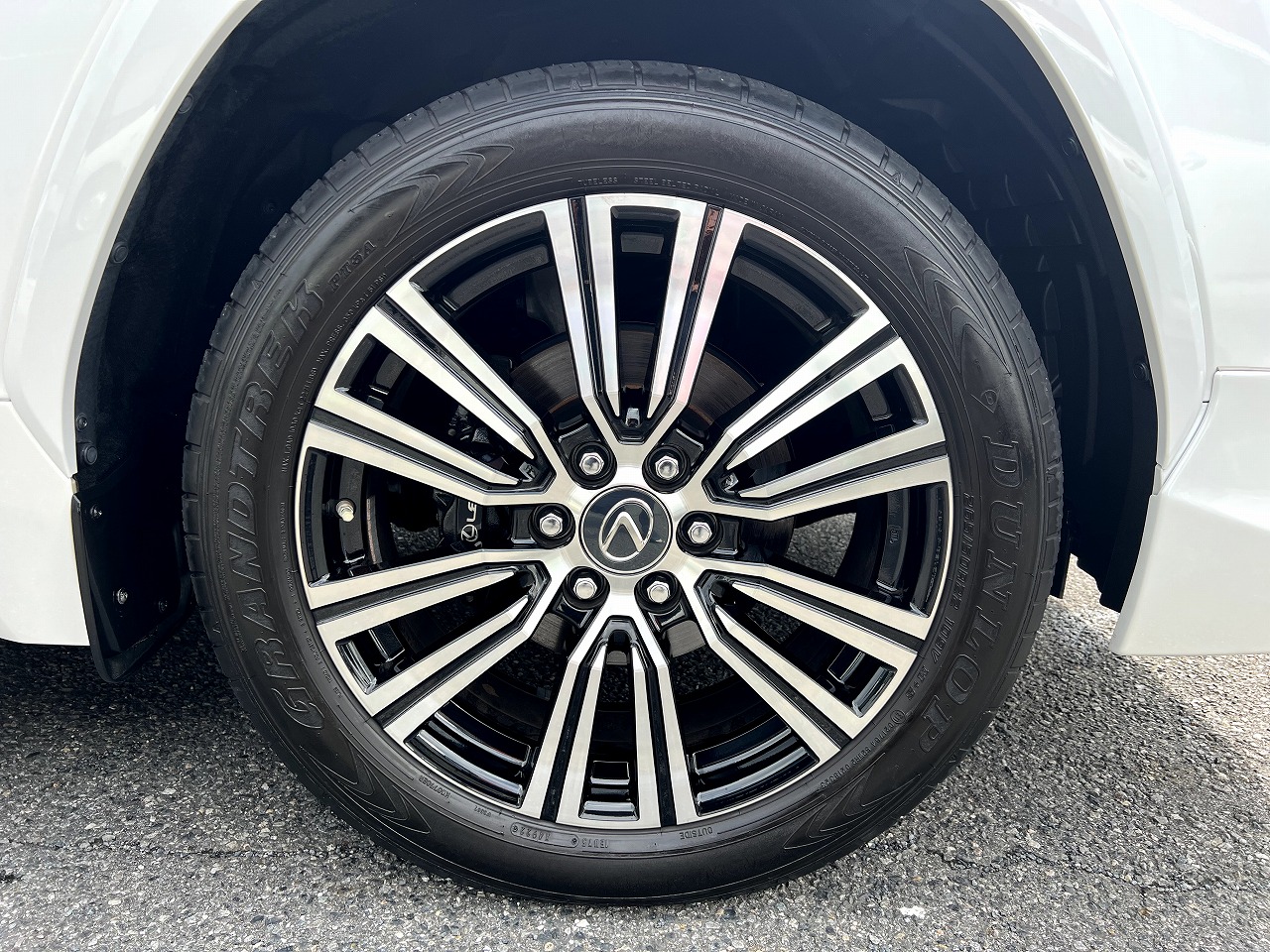 LEXUS LX 600