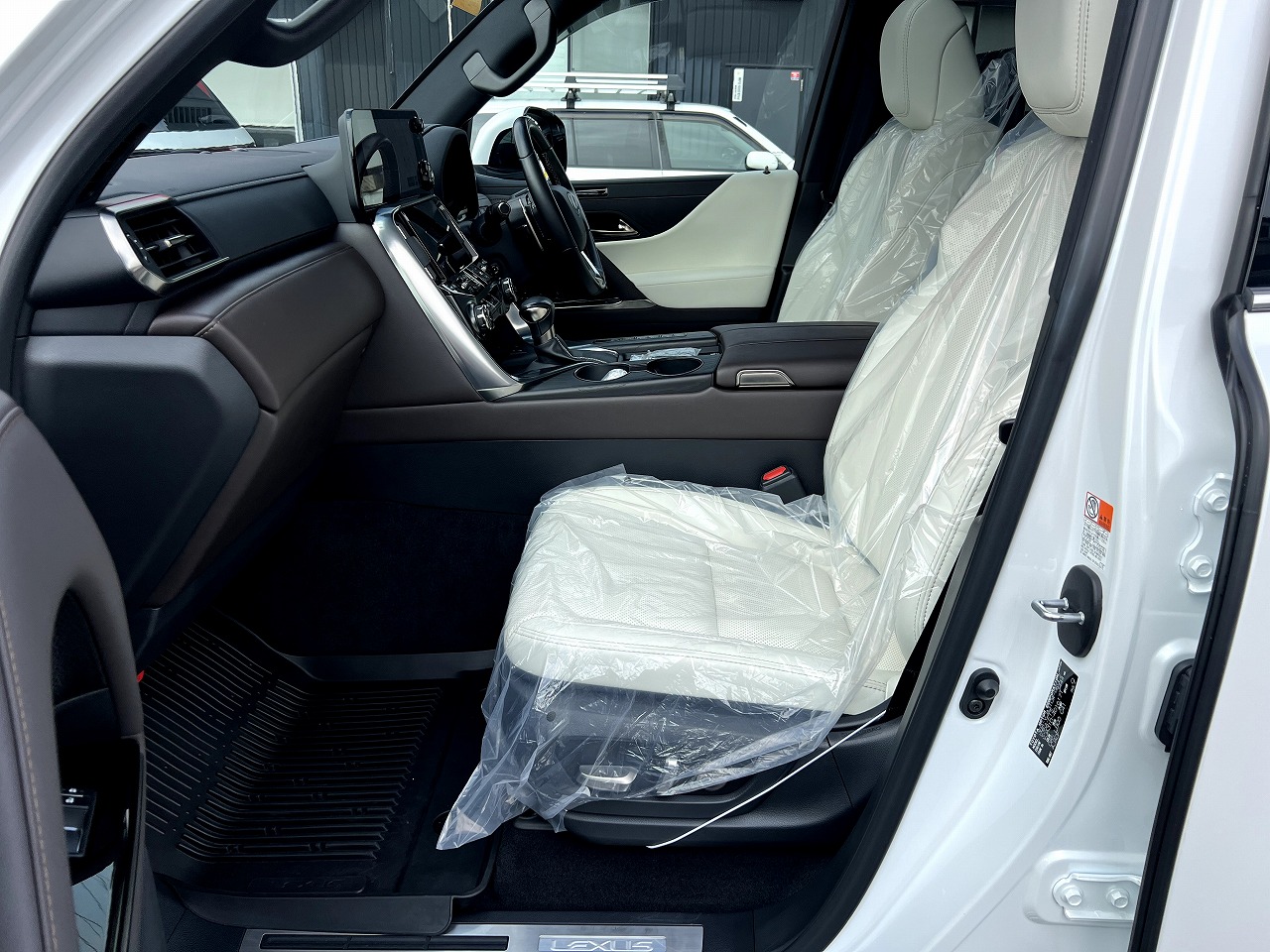 LEXUS LX 600