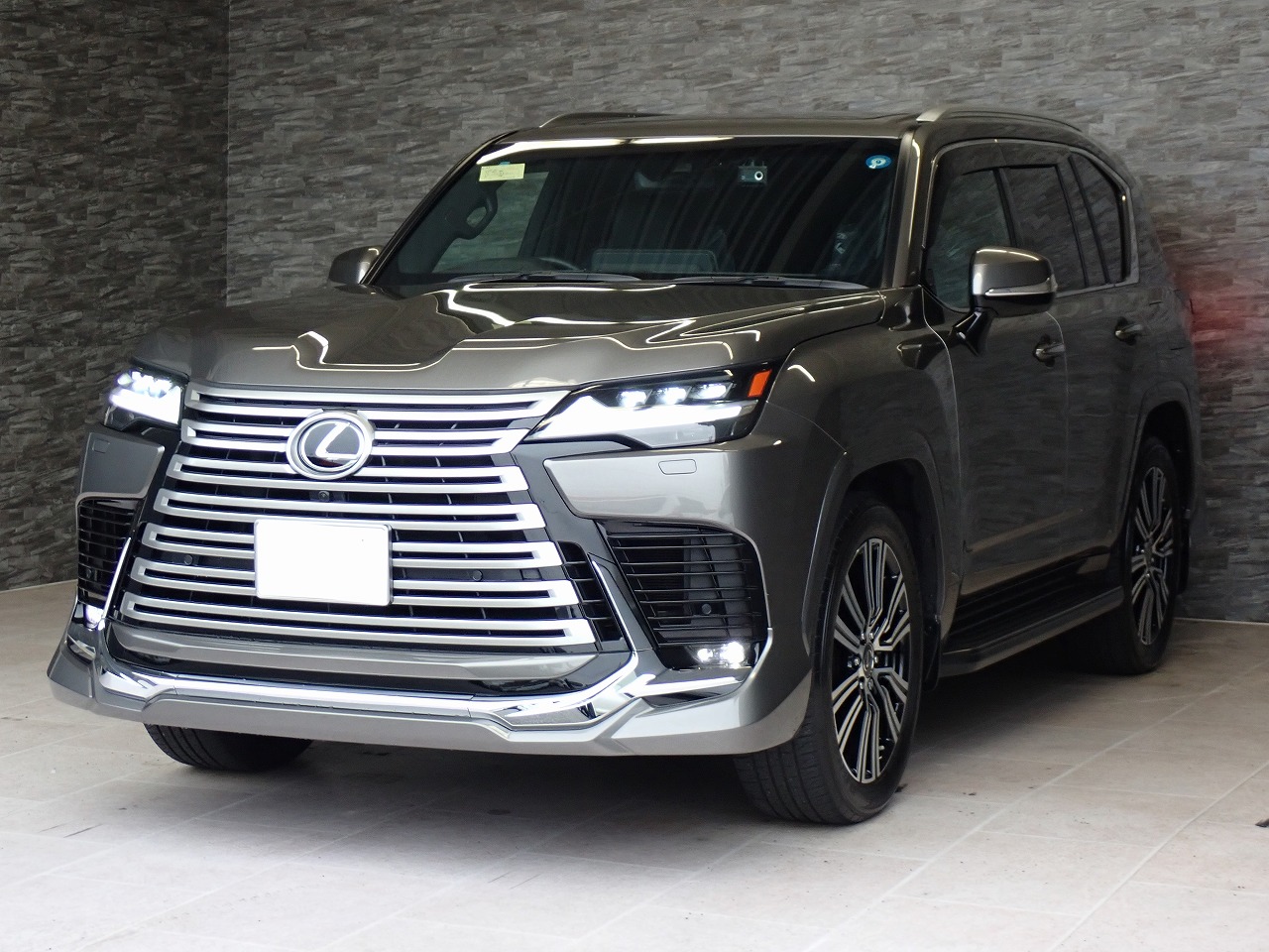 LEXUS LX 600