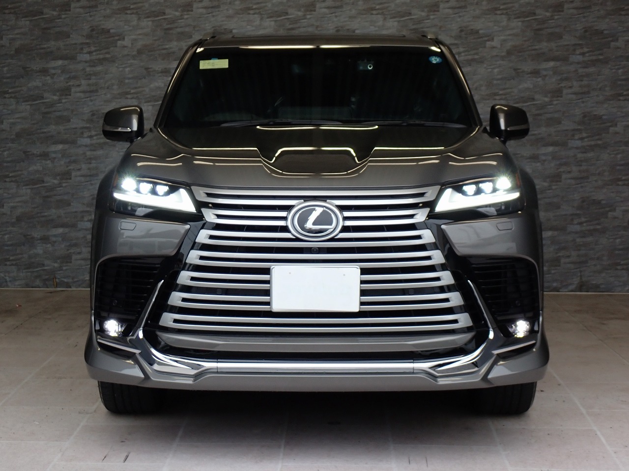 LEXUS LX 600
