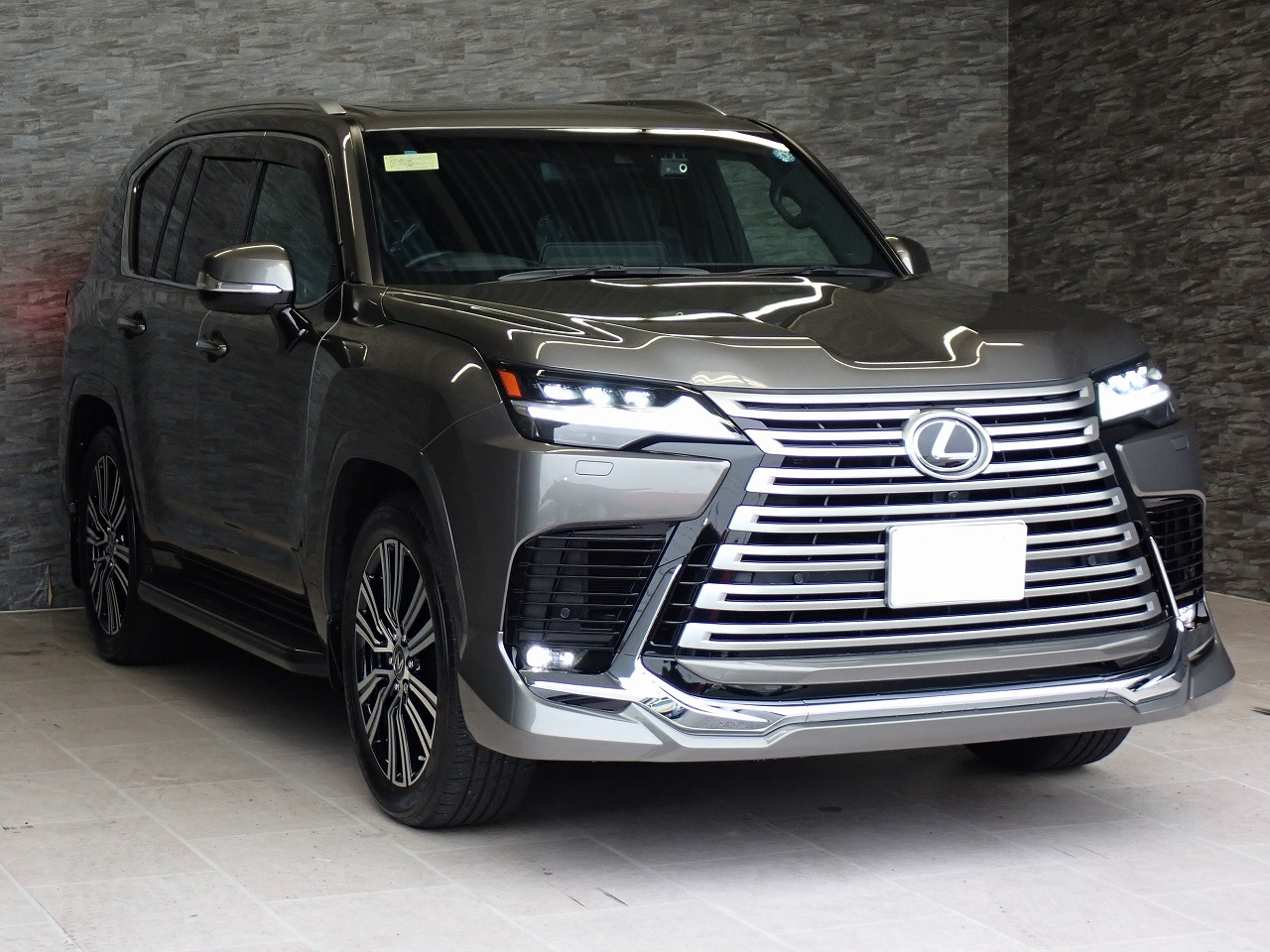 LEXUS LX 600