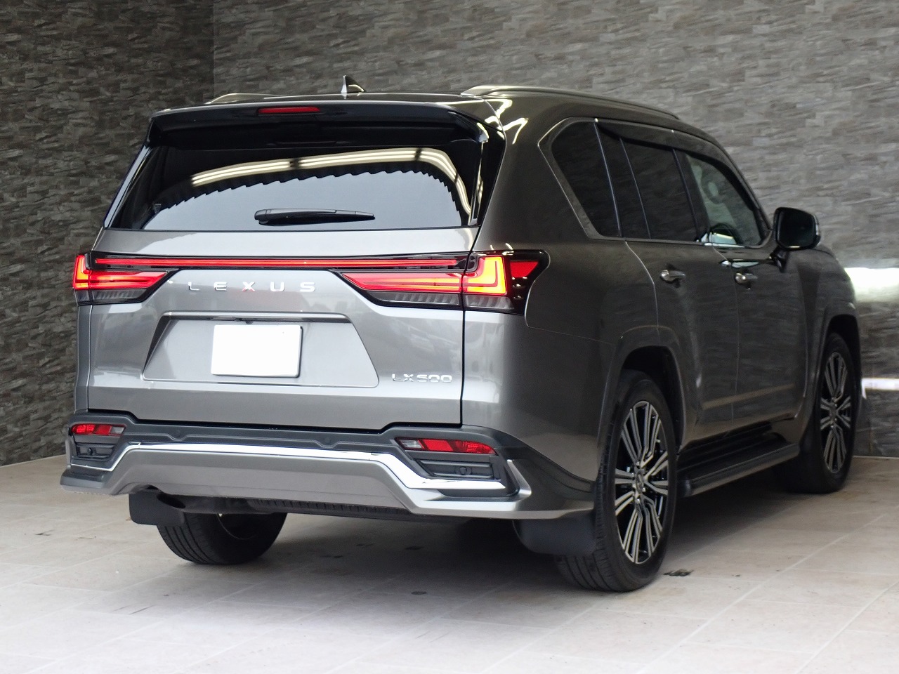 LEXUS LX 600