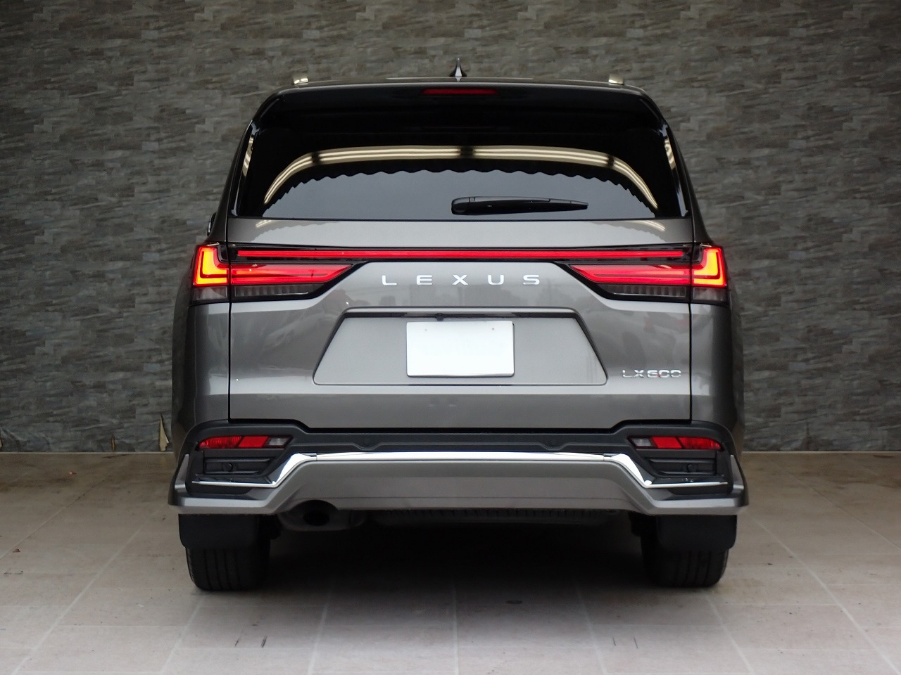 LEXUS LX 600