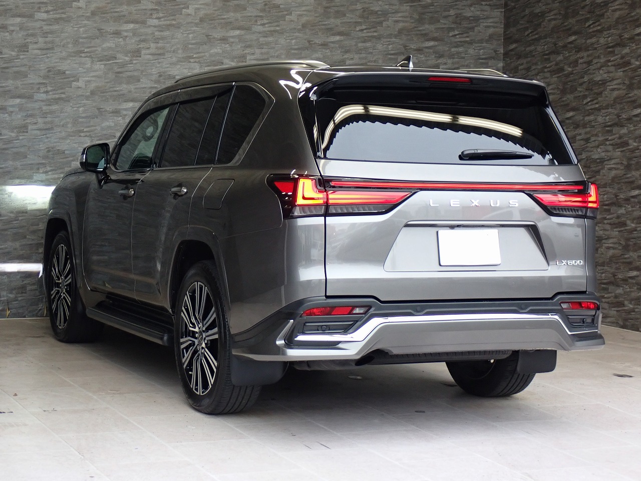 LEXUS LX 600