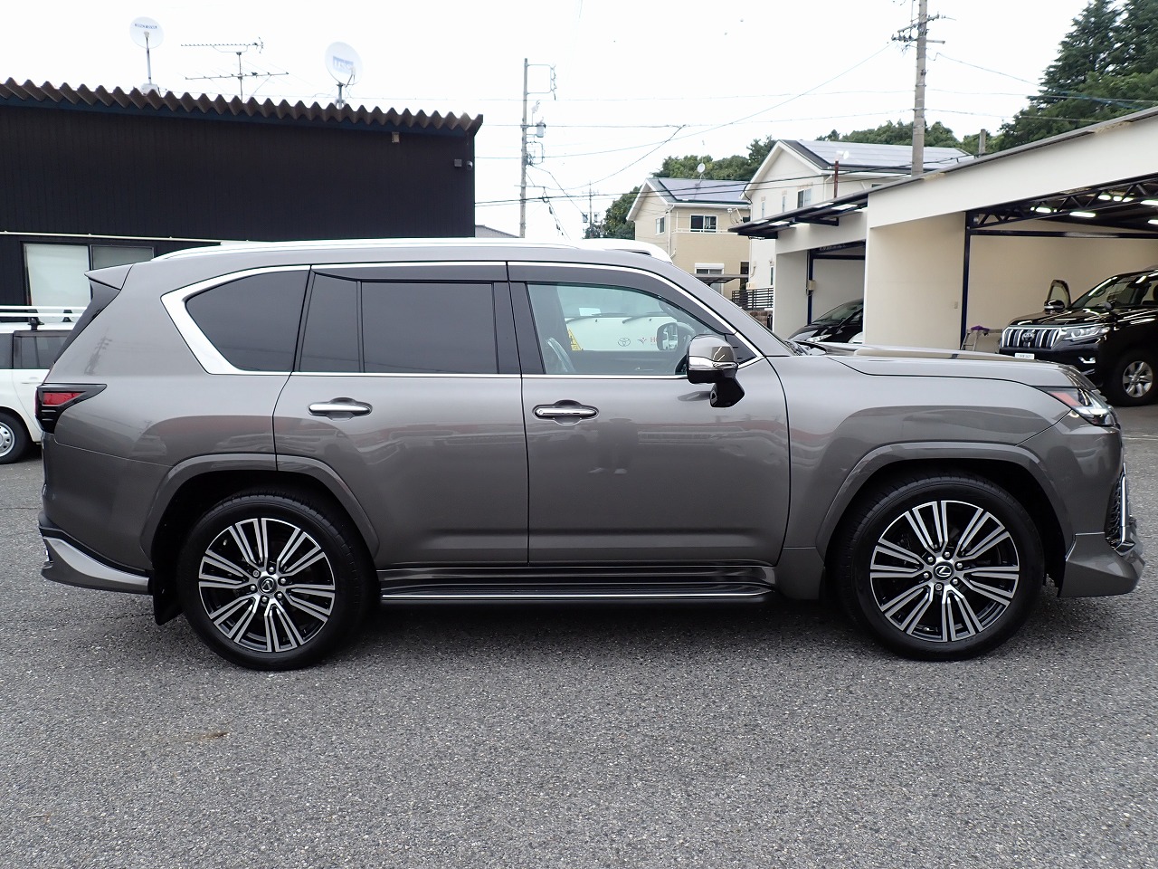 LEXUS LX 600