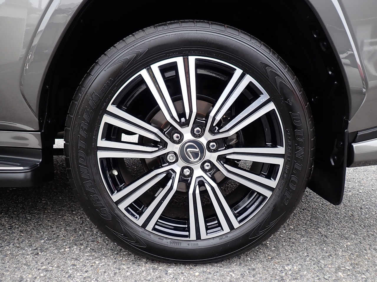 LEXUS LX 600