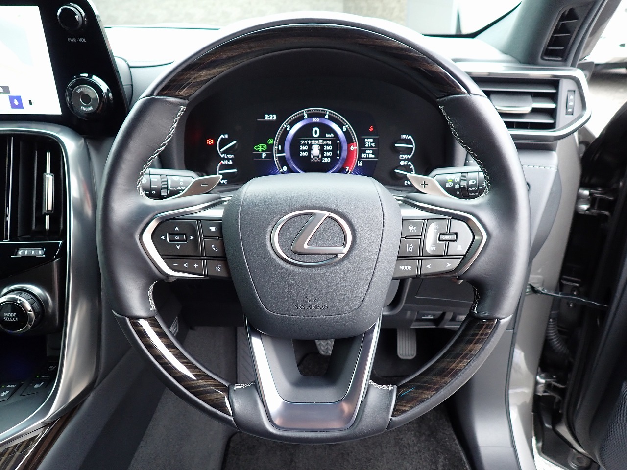 LEXUS LX 600