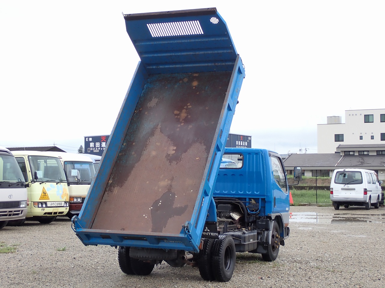 MITSUBISHI Canter