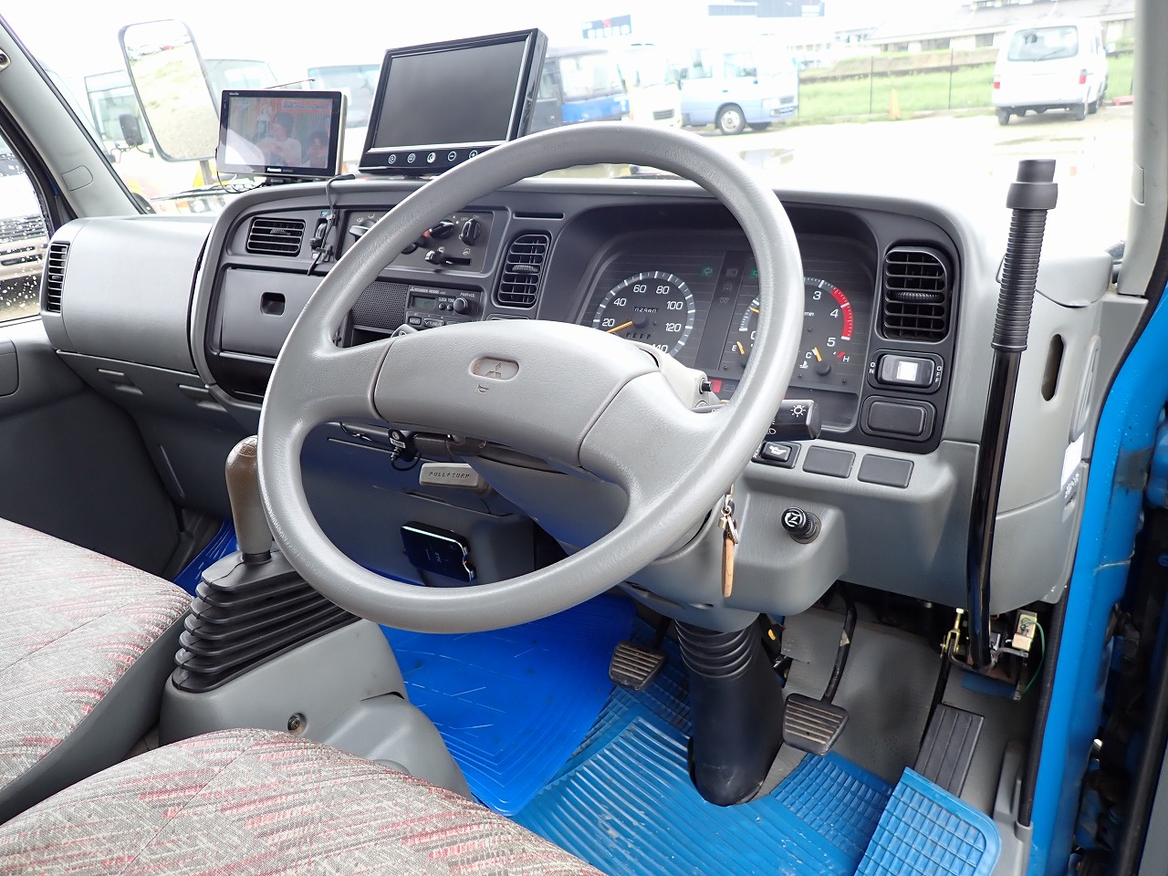 MITSUBISHI Canter