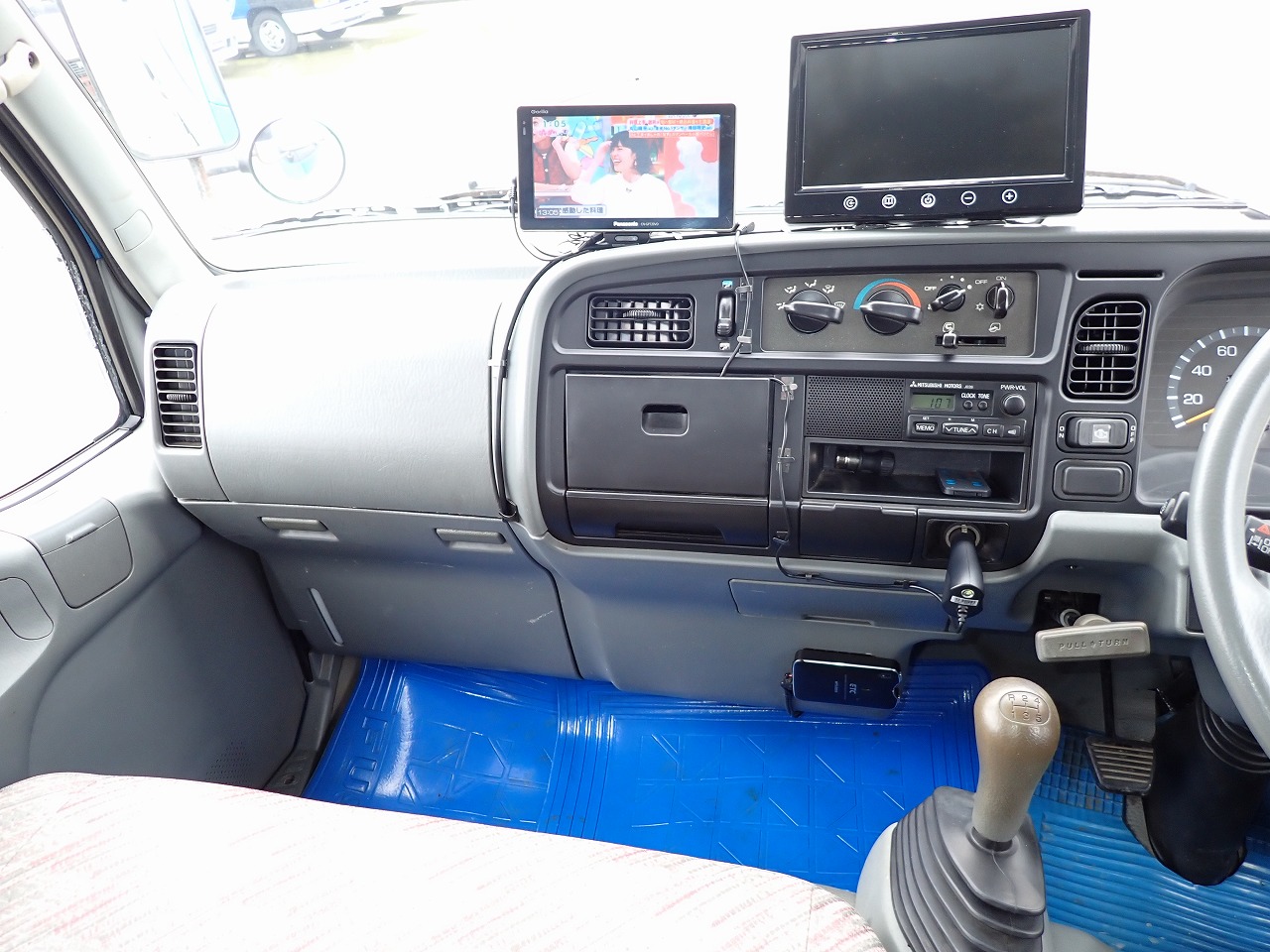 MITSUBISHI Canter