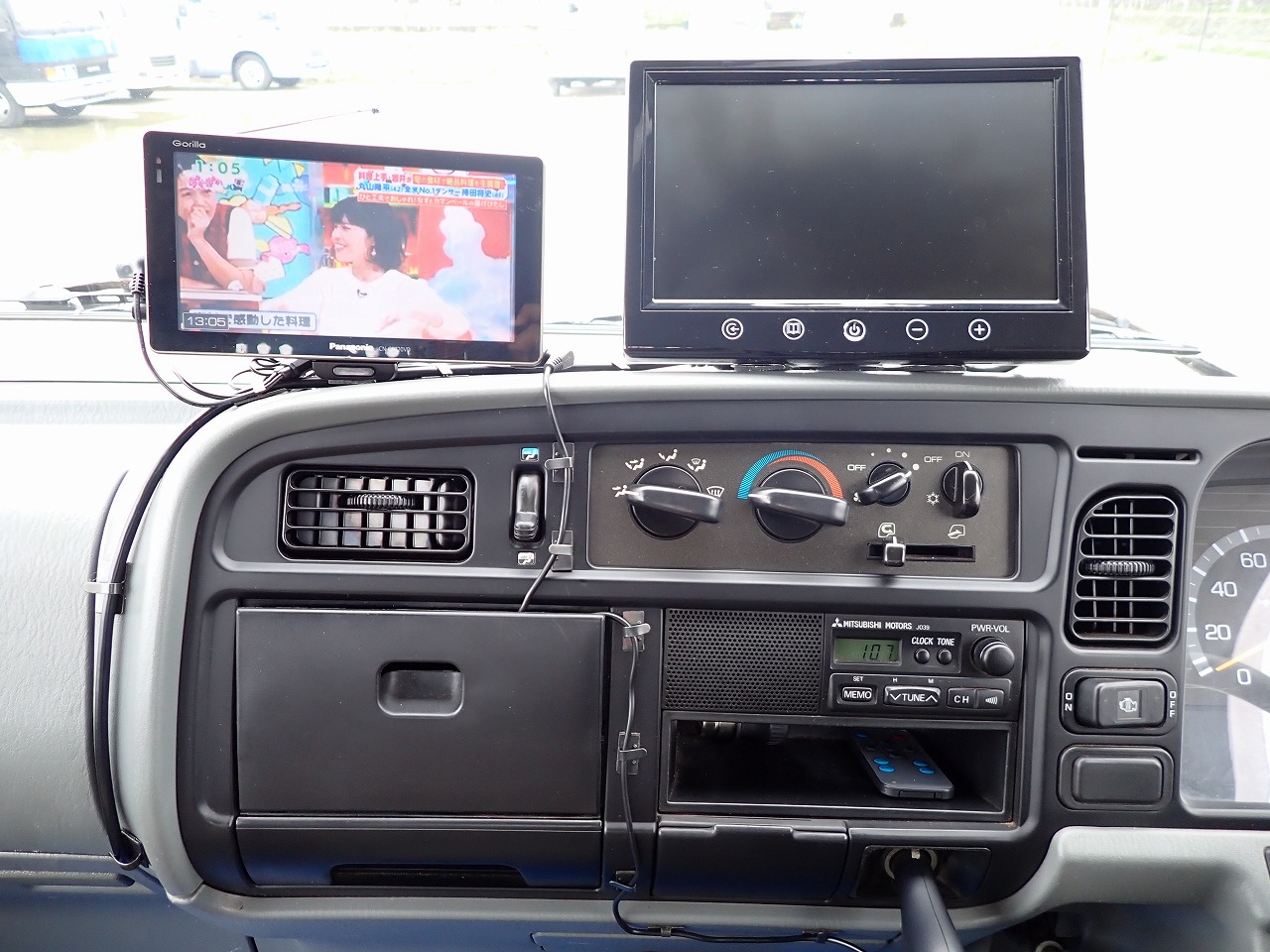 MITSUBISHI Canter
