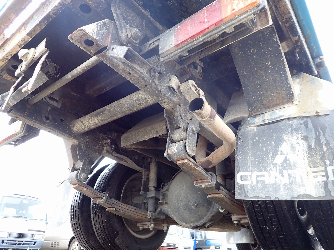 MITSUBISHI Canter