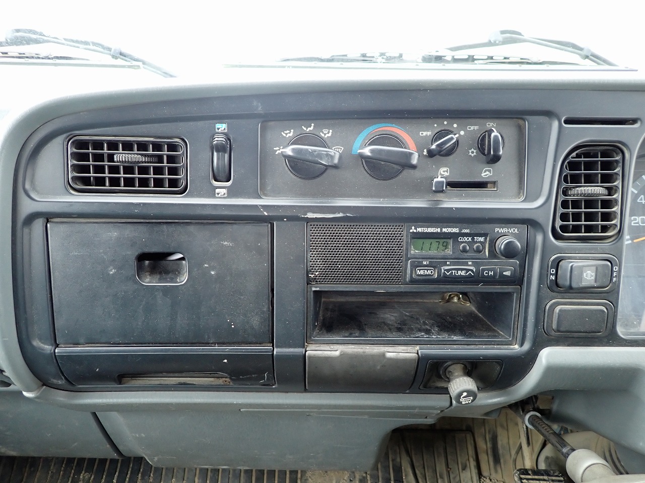 MITSUBISHI Canter