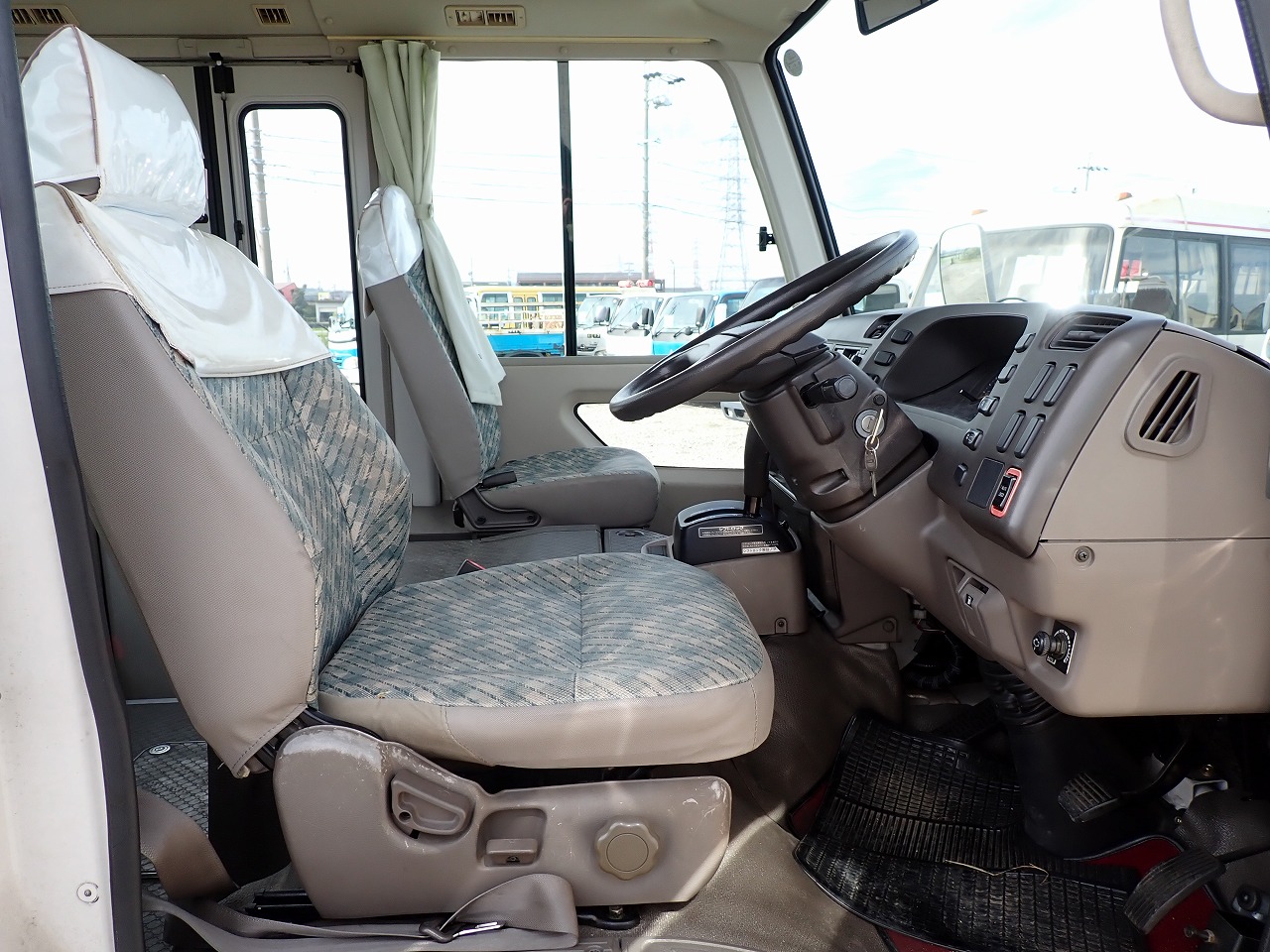 MITSUBISHI Rosa