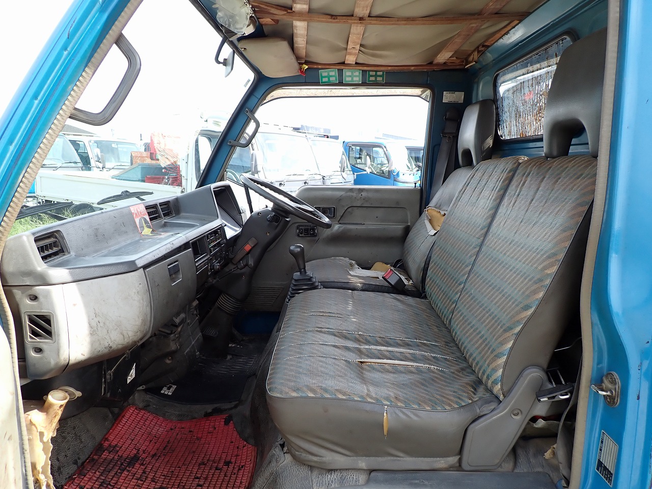 MITSUBISHI Canter