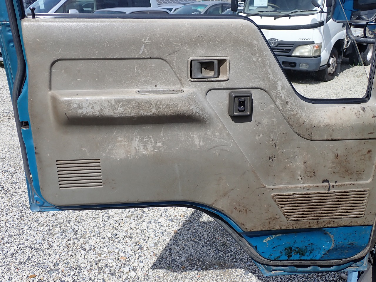MITSUBISHI Canter